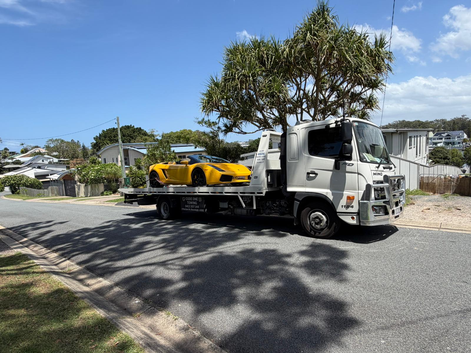 tow truck for lowered car and low profile vehicles