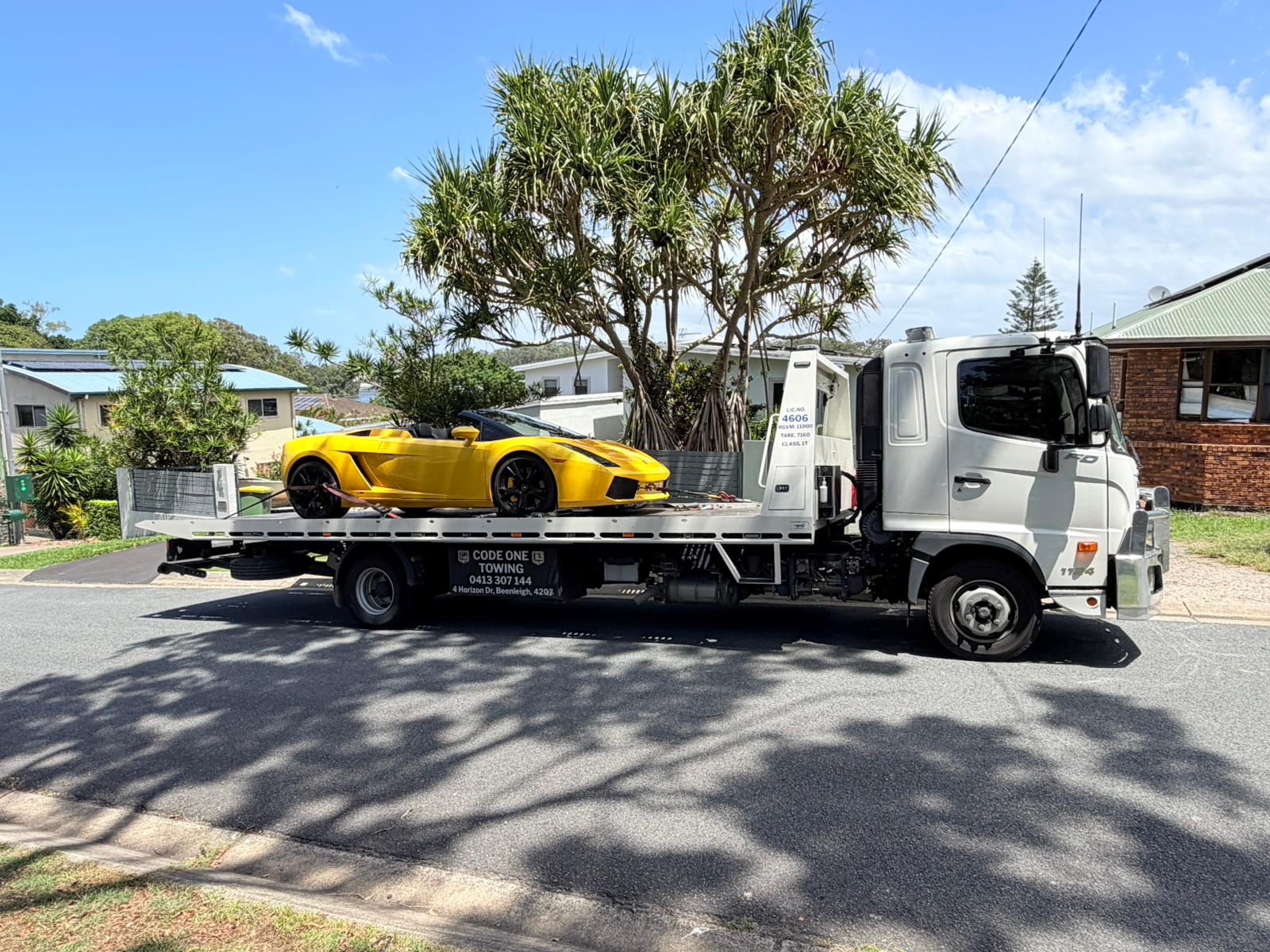 tow truck for lowered car and low profile vehicles