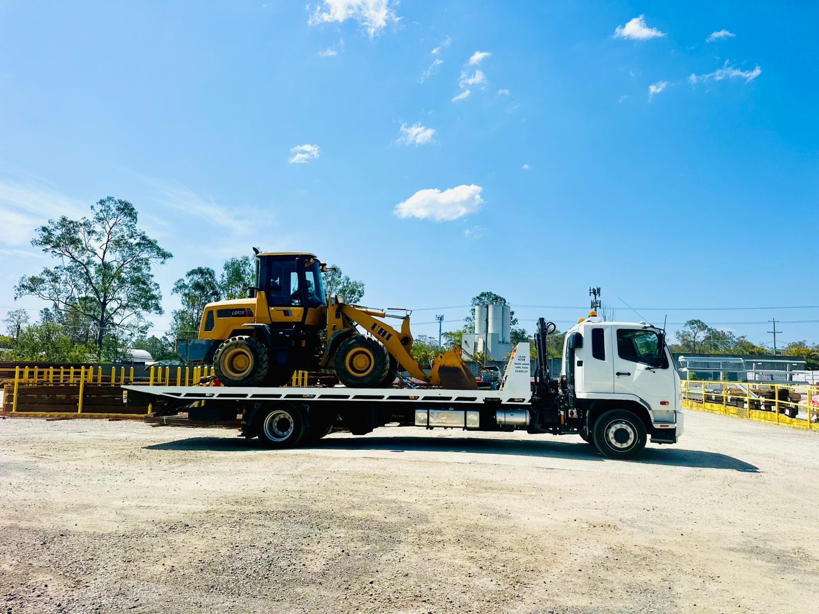 heavy duty tow truck for moving containers, construction equipment, and more