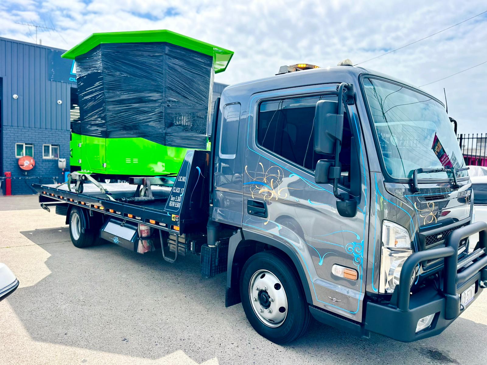 Small tow truck for narrow spaces and parking lots